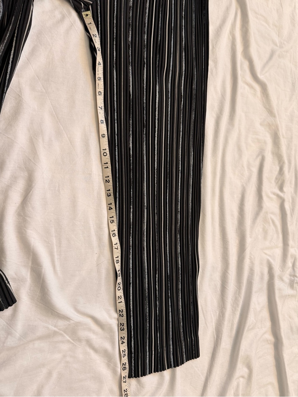 Homme Plisse Issey Miyake Navy Blue and White Pleated Pants - Picture 8 of 9